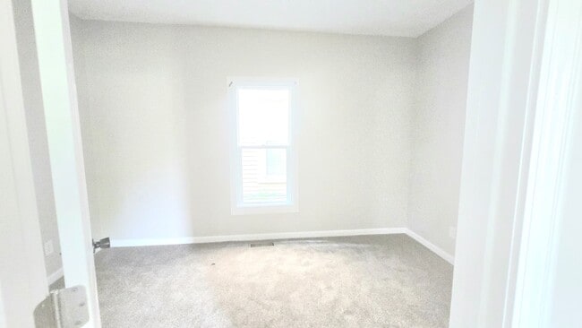 Building Photo - 514 Studebaker St