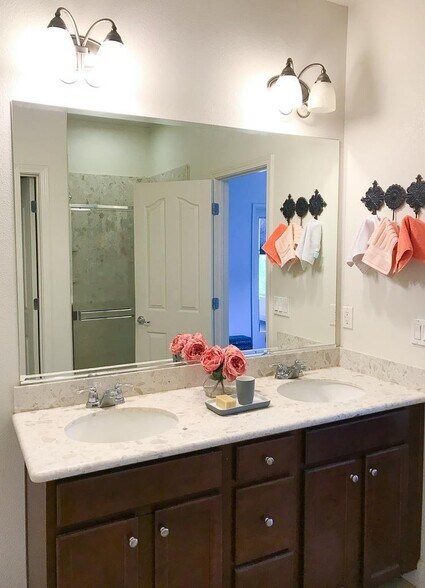 Building Photo - 353 Esfahan Ct