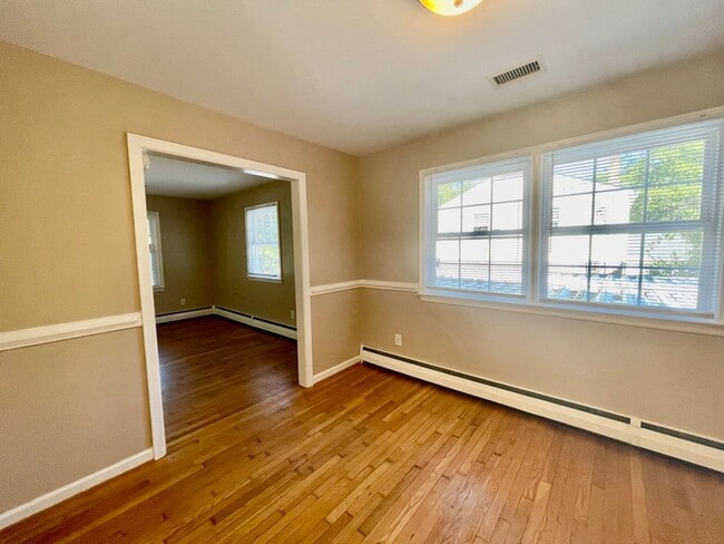 Building Photo - 818 S Park Dr