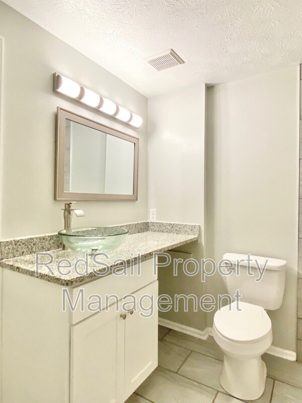 Building Photo - 30 Lucinda Ct