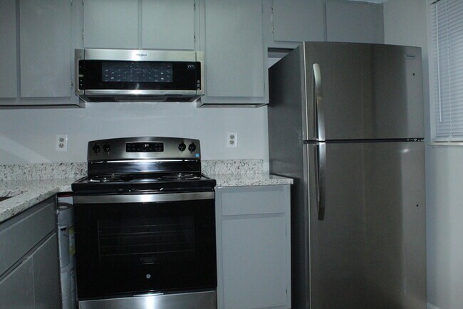 Building Photo - Totally renovated 2-bedroom, 2-full-bath townhome located in West Augusta