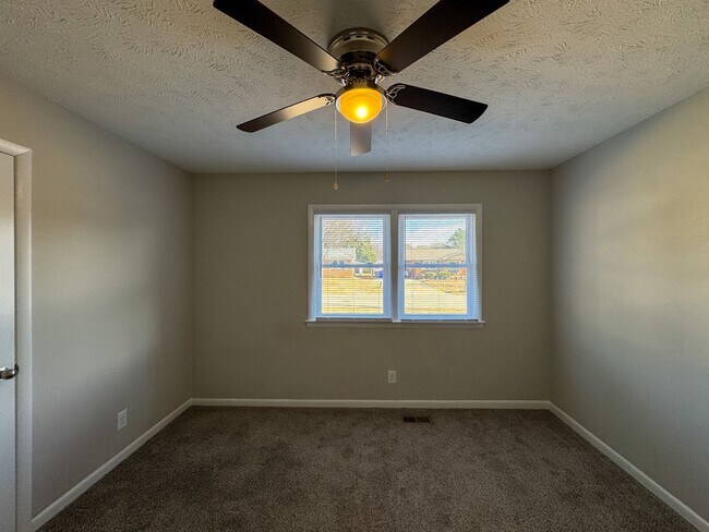 Building Photo - Cute 3 Bed 2 Bath Home in Fayetteville