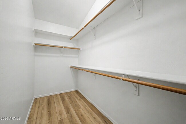 Building Photo - 930 E Harwell Rd