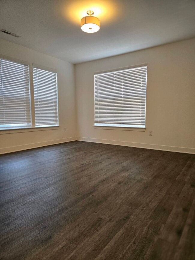 Building Photo - 1876 McQuat Pl