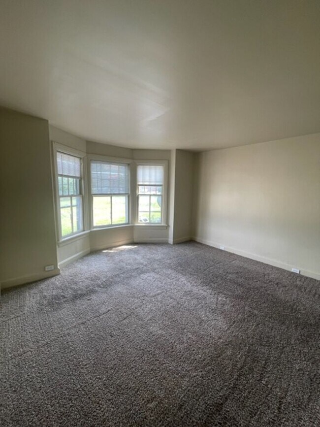 Building Photo - 3 Bedroom Single Family Home in Harrisburg!