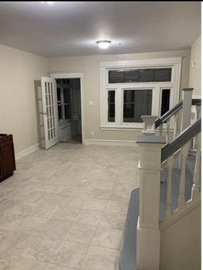 Building Photo - 5 Bedroom House for Rent