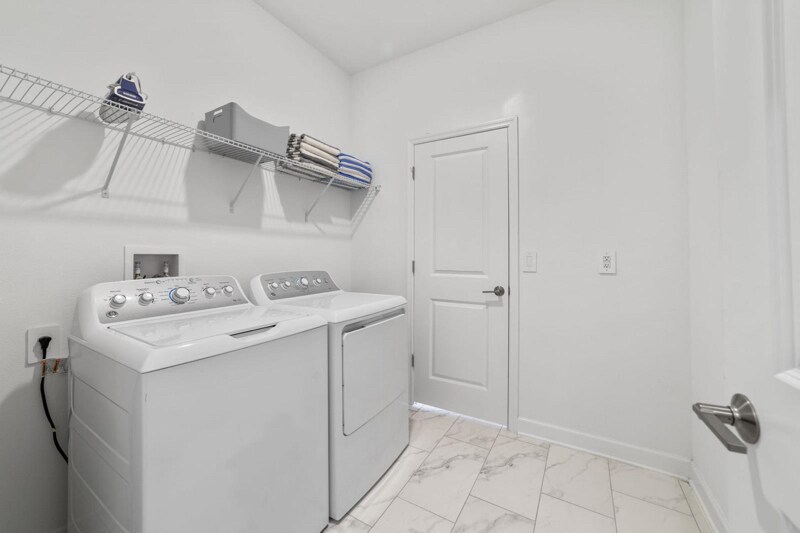 Building Photo - 9227 Sommerset Hills Dr
