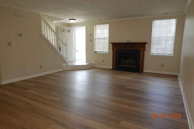 Building Photo - End Unit Condo Near Fort Eustis For Rent