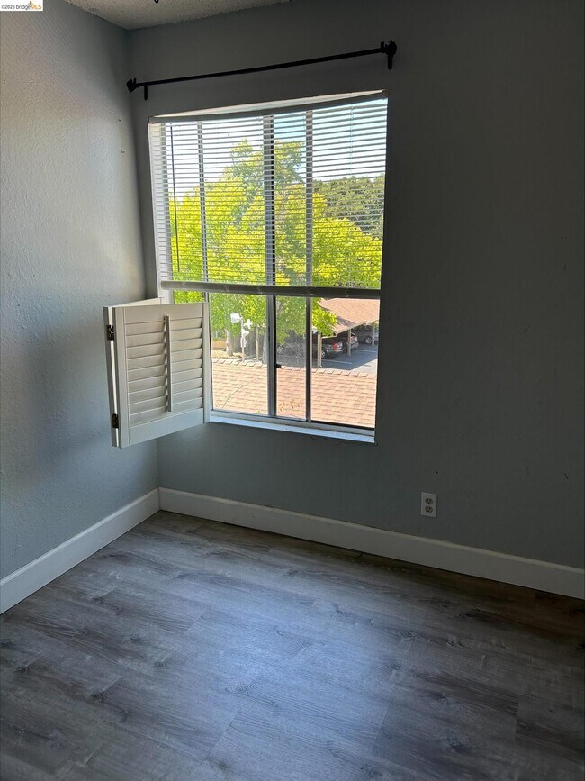 Building Photo - 5313 Ridgeview Cir