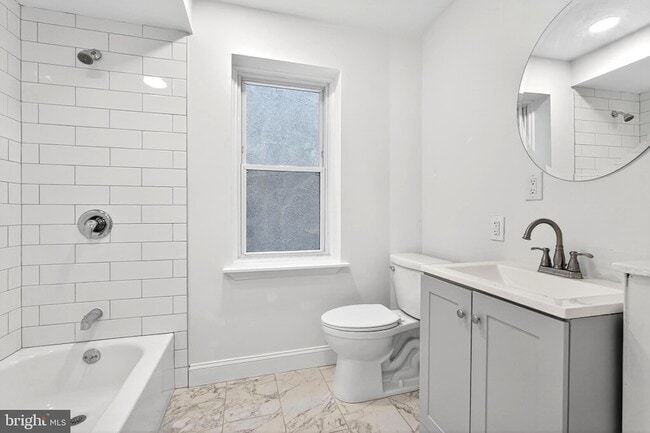 Building Photo - 153 Hermitage St
