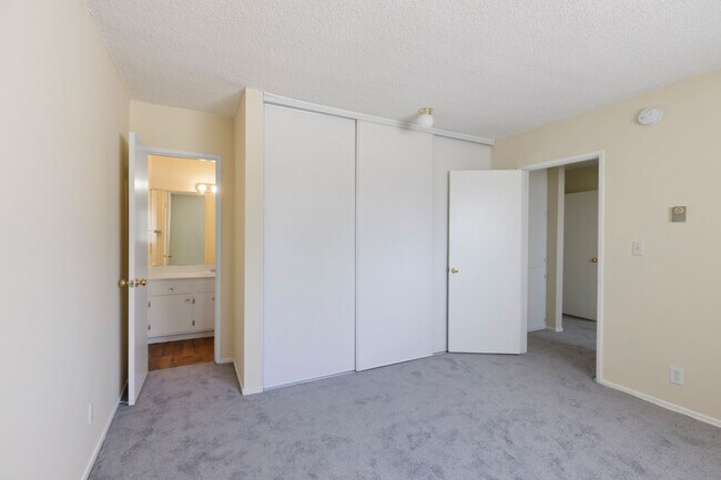 Building Photo - 8421 Lindley Ave