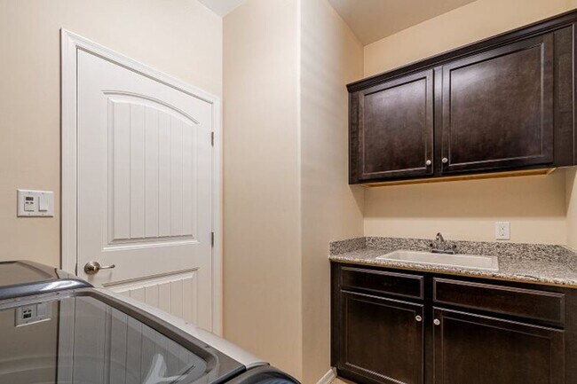 Building Photo - LAS BARRANCAS POOL HOME WITH SOLAR