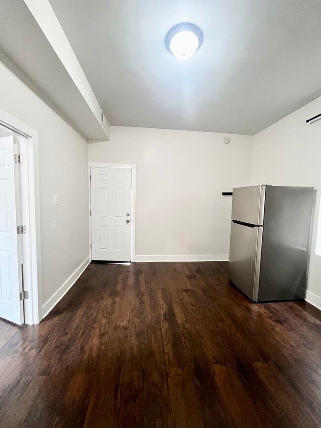 Building Photo - 2633 S Christiana Ave