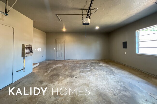 Building Photo - 4501 N Billen Ave
