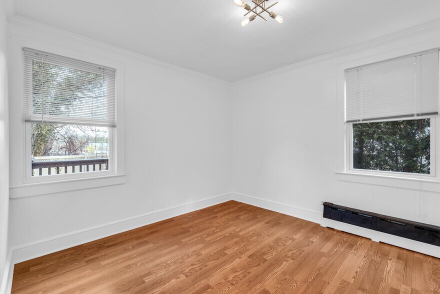 Building Photo - 127 Maple Ave