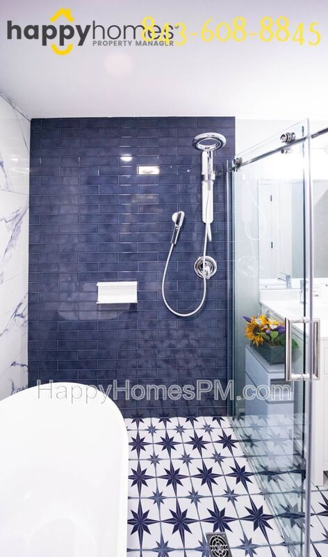 Building Photo - 2011 N Hwy 17