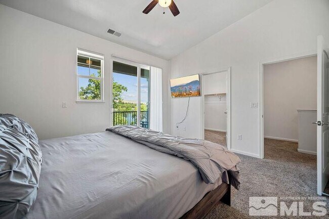 Building Photo - 2490 Eastshore Pl