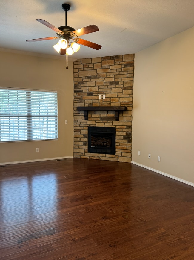 Building Photo - NEW 4 Bedroom | 2 Bathroom | 3 Car Garage ...