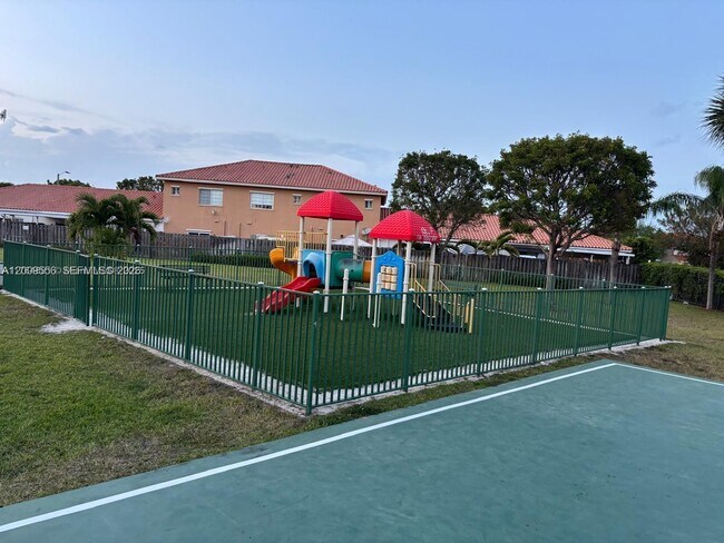 Building Photo - 10924 SW 182nd Ln