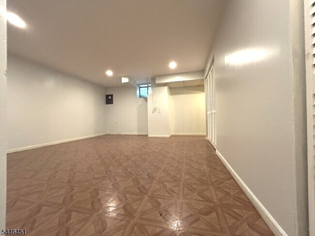 Building Photo - 36 Mindy Dr