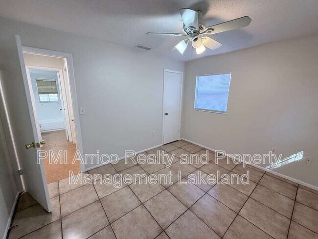 Building Photo - 1211 Robert King High Dr