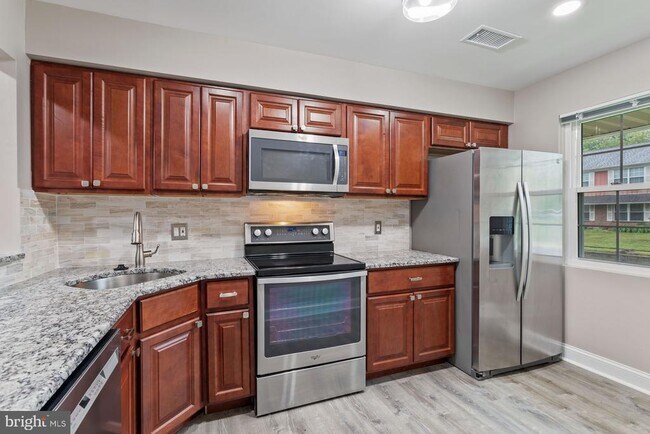Building Photo - 4520 Rosemarie Dr