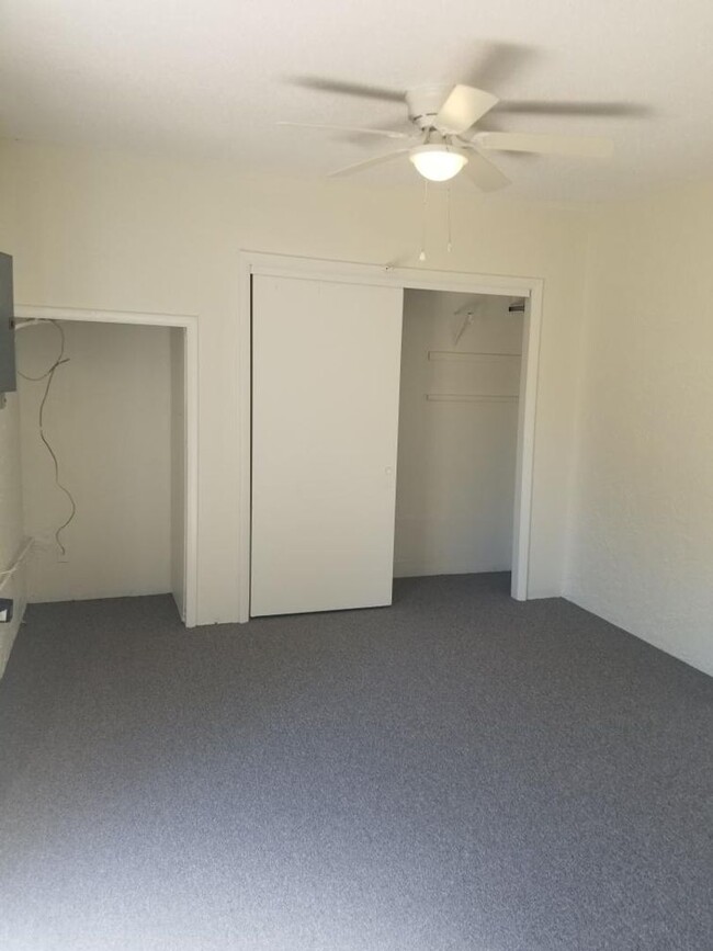 Building Photo - Three Bedroom with Bonus Room