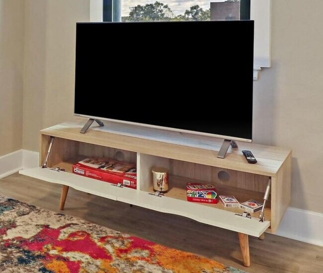 Building Photo - 5009 Columbia Ave