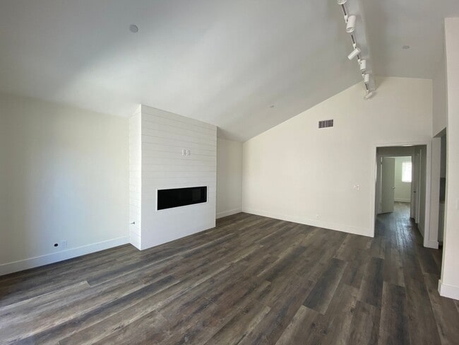 Building Photo - CDM Property