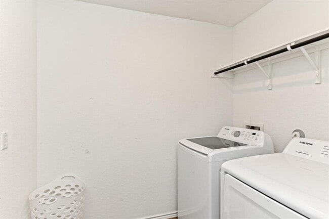 Building Photo - 6508 Strelitzia Cove