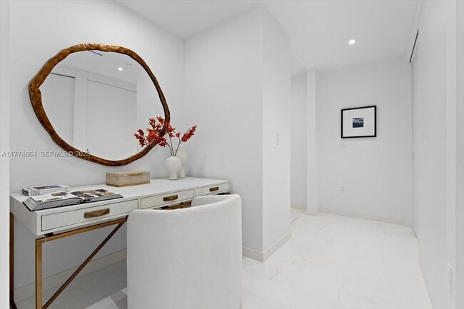 Building Photo - 300 Biscayne Blvd Way