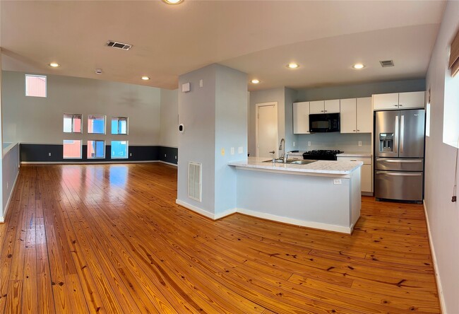 Building Photo - 3208 Yellowstone Park Dr