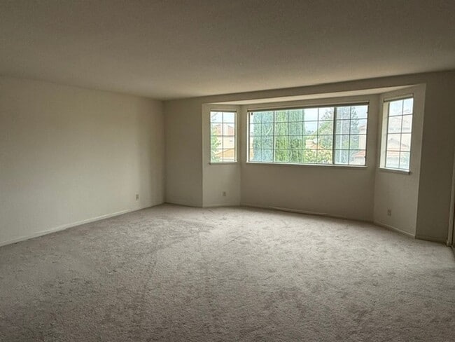 Building Photo - Spacious 3 Bedroom 2.5 Bath Two Story Home in Desirable Almaden Neighborhood