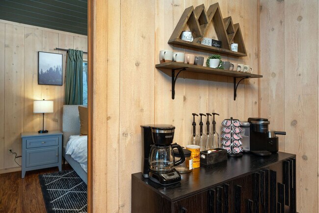 Building Photo - 401 Lookout Dr