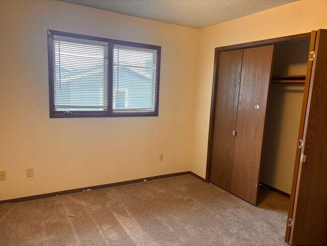 Building Photo - 7340 Bearfoot Cir