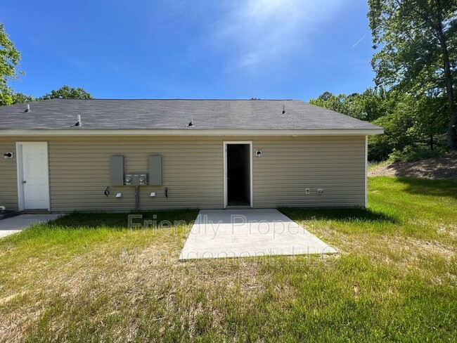Building Photo - 1202 W Meadowview Rd