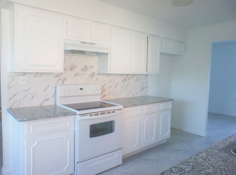 kitchen - 14910 Scotter Dr