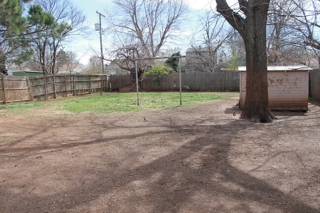 Building Photo - Cute and Affordable 2 beds!