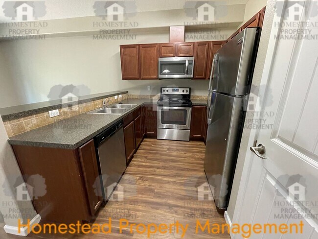 Building Photo - 1410-1412 Marigold Dr