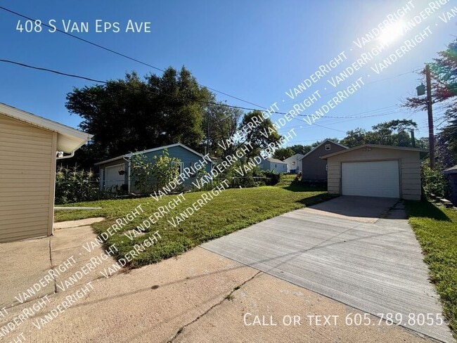 Building Photo - 408 S Van Eps Ave