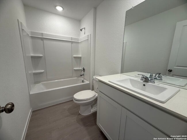 Building Photo - 224 Ottawa Wy