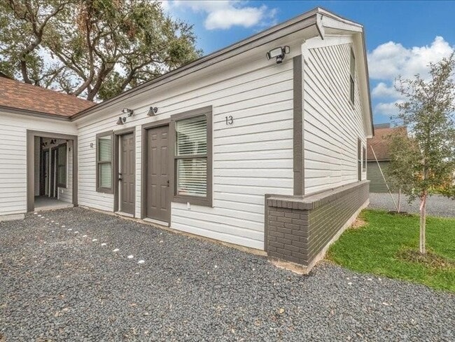 Building Photo - 905 74th St