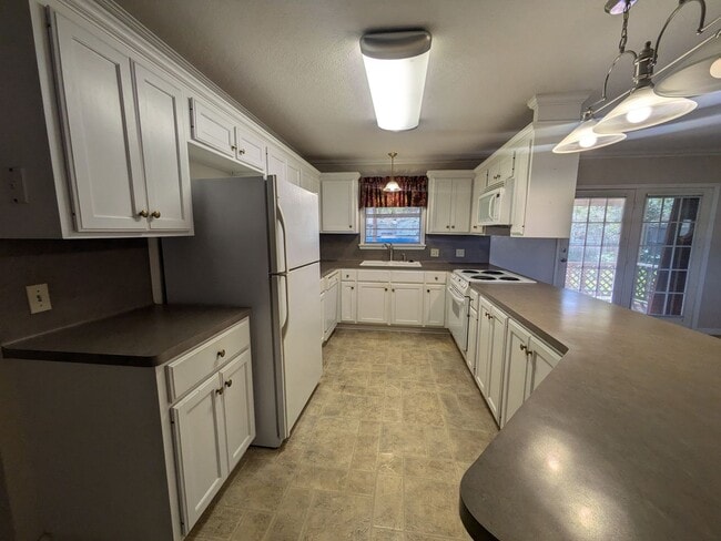 Building Photo - 717 Riffle Ave