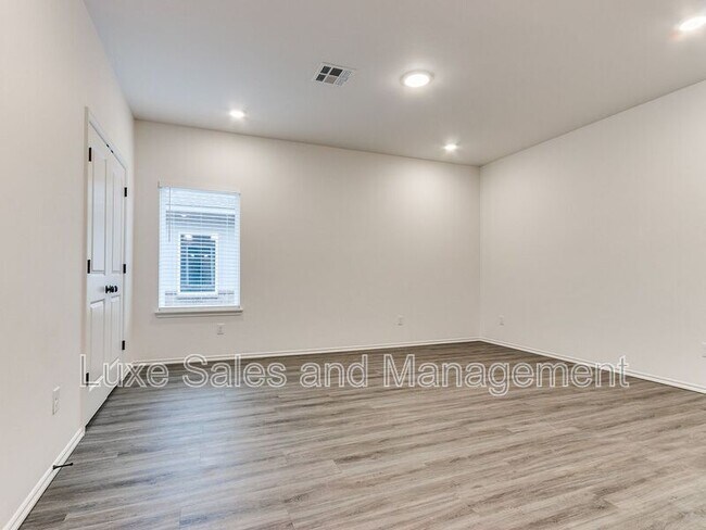 Building Photo - 8012 NW 110th Dr