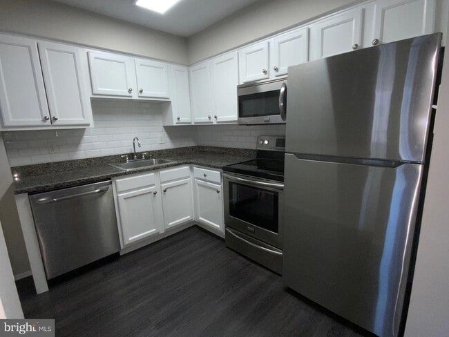 Building Photo - 4500 S Four Mile Run Dr