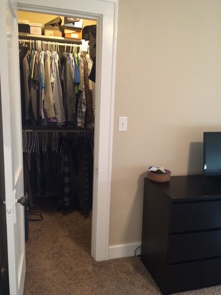 Building Photo - 821 Diamond Ave NE