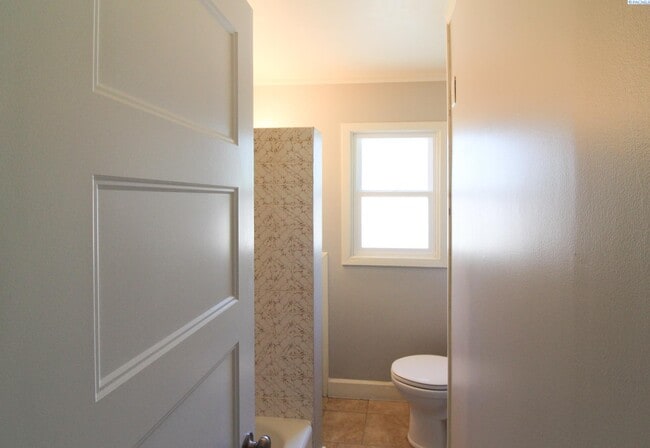 Building Photo - 3 Bed/1 Bath A-Duplex in Central Richland