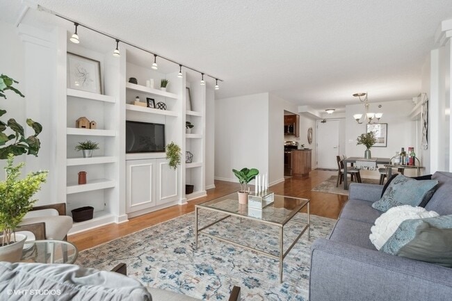 Building Photo - 1250 N Dearborn St