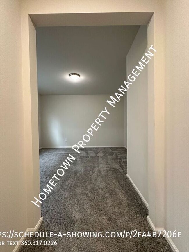 Building Photo - 4 bedroom with Bonus Room and Den - Availa...