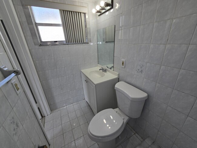 Building Photo - 120 ROYAL PALM Rd